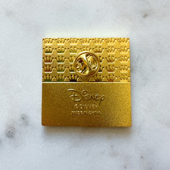 Loungefly Daisy Duck Pin - Picture 5 of 5